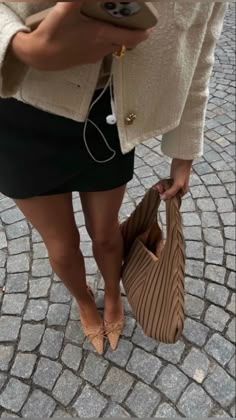 #style #stylish #boujee #boujeeaesthetic #boujeeaesthetic #blog #blogger #blogging #outfits #outfitstyle #outfitstyle #skirts #tan #heels #cuteoutfitsforschool #italy #studyingermany #abroad # Elegantes Outfit Frau, Chique Outfit, Look Adidas, Estilo Indie, Skandinavian Fashion, Chique Outfits, Paris Mode, Corporate Outfits, Populaire Outfits