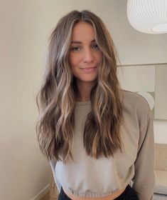 Light Brown Hair Low Maintenance, Neutral Brown Blonde Balayage, Dirty Blonde Ashy Hair, Brunette Hair With Face Framing Highlights, Soft Bronde Haircolor, Light Brown Hair With Deminsions, Fall Brunette Hair Color Balayage, Soft Brunette Hair, Teasy Lights Brunette