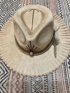 ◦ ँ ◦ FONTE TULUM◦ ँ ◦ Each design is handcrafted with love in Mexico. Due to the nature of handmade items, no two pieces will be exactly the same. Sizes: M: Circumference is 58cm and fits most head sizes. L: Circumference is 62cm. Both sizes include an adjustable string inside for a secure fit. Western Cream Hat Bands For Vacation, Western Cream Straw Hat For Rodeo, Cream Western Straw Hat For Rodeo, Bohemian Fitted Hat Bands For Vacation, Bohemian Fitted Sun Hat With Short Brim, Fitted Bohemian Straw Hat With Short Brim, Fitted Bohemian Sun Hat With Short Brim, Western Cream Sun Hat For Rodeo, Bohemian Fitted Straw Hat For Rodeo