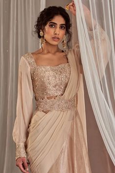 49+ Blouse Back Neck Designs, Latest Blouse Back Neck Design - WeddingWire Rose Champagne, Crepe Saree, Drape Saree, Ready To Wear Saree, Saree Blouse Designs Latest, Balloon Sleeve Blouse, Trendy Sarees, Trendy Blouses, Trendy Blouse Designs