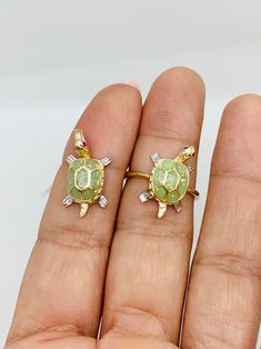 10k solid gold ring and pendant turtle  ❤️ Yellow gold  ❤️ Ring with green and stones white cubic zirconia ❤️  Ring Size 7.5 ❤️ Anillo de Oro autentico De tortuga en 10 Kilates  ❤️ Anillo y dije verde con piedra blanca zirconia ❤️ Sortija  y dije de mujer ❤️ Anillo Mide 7.5  SKU 053364 Collectible Yellow Gold Jewelry With Rose Cut Diamonds, Green Cubic Zirconia Tarnish Resistant Jewelry, Green Cubic Zirconia Tarnish-resistant Jewelry, Unique Yellow Gold Jewelry For May Birthstone, Collectible Green Diamond Jewelry, Gold Plated May Birthstone Ring, 14k Gold Jewelry With Green Rose Cut Diamonds, 14k Gold Green Jewelry With Rose Cut Diamonds, Hallmarked Green Diamond Jewelry