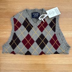 Brand New! Abercrombie & Fitch Vintage Cropped Knit Argyle Sweater Vest. 80% Cotton 20% Wool Casual Argyle Pattern Vest For Fall, Casual Argyle Pattern Top For Fall, Fitted Argyle Sweater Vest For Winter, Fitted Argyle Pattern Tops For Winter, Fall Fitted Argyle Sweater, Fall Season Argyle Sweater, Fitted Argyle Pattern Sweater For Fall, Fitted Argyle Sweater For Fall, Argyle Sweater Vest