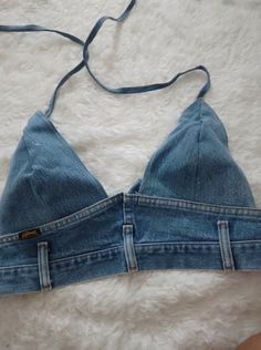 Jean Crop Top Diy, Upcycle Clothes Ideas, Denim Top Diy, Top Vaquero, Patron Top, Diy Denim Shorts, Jeans Recycle, Denim Diy Clothes, Ropa Upcycling