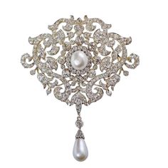 925 silver moissanite Queen Mary's Richmond brooch, Queen Elizabeth ii pearl brooch, princess brooch Metal: Sterling Silver Metal Purity: 925 Metal Weight: 15.51 Grams Stone Type: moissanite  Stone Color: white Stone Clarity: SI1-SI2 Stone Shape: Round  Stone Weight: 8.30 Ctw Stone: Pearl Gemstone weight: 4.00 cwt. Length: 7.5 cm Width: 5.9 cm Product Color: Oxidized Black and Gold Rhodium Plated on Sterling Silver > All products are made at our factory. so; you get the finest jewelry at factory Exquisite White Wedding Brooches, Silver Fine Jewelry Brooches For Wedding, Elegant Silver Diamond Brooch, Exquisite Wedding Jewelry Brooch, Diamond Pendant Brooch For Wedding, Wedding Diamond Pendant Brooch, Victorian Style Wedding Brooch Pendant, Victorian Pendant Brooch For Wedding, Diamond Pendant Brooches For Wedding