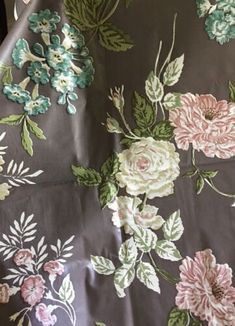 an image of a flowered fabric with flowers on the top and bottom part of it