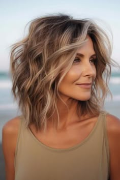 Tousled beach waves on medium hair are ideal for a casual, effortless look. This style is great if you want to add texture and volume to your hair. Click here to check out more best hairstyles for older women trending right now. Mom Hairstyles, Haircuts For Medium Hair, Trending Hairstyles, Shoulder Length Hair, Medium Length Hair Cuts, Layered Haircuts, Perfect Hair