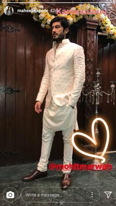 Lagan Outfit For Men, Engagement Mens Outfit Indian, Mens Kurta Designs For Sangeet, Mehandi Groom Outfit, Wedding Outfit Men Summer, Shairwani Men Wedding Style, Pathani Kurta For Men Wedding, Wedding Dresses Men Indian Groom Outfit, Taxido Suit For Men Wedding