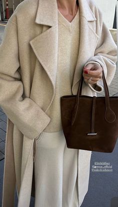 Beige Coat, Winter Vibes, School Fits, Street Outfit, Mode Inspo, Leather Work, Clean Girl, Spring Looks, Suitcases