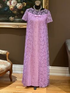 1960's elegant lilac coloured gown. Excellent condition. Armpit to armpit 17.5" Waist circumference 34" max Length from top of zipper to hem at back 49" Be sure to check out the vintage 1960's hats in my shop! Fast shipping. Instagram: OperaKittyCo Interested in more than 1 item from OperaKittyCo?  I do combined shipping, meaning I package your items together and refund the shipping overage! Vintage Bustier, Silver Cocktail Dress, 1950’s Style, Grey Knit Dress, Long Gown Dress, Black Prom Dress, Black Prom, Victoria Dress, Waist Circumference