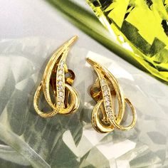 Clip earrings Material: golden metal Crystal: white Length: 1.70 cm (0.67") Height: 3.40 cm (1.34") Logo "DL" engraved on the back of the earrings. All our objects are vintage and are made Sphinx, a reputable English company that closed its doors in the early 2000s and if they seem new to you it is because they come from a stock of unsold so never worn but nevertheless vintage. Founded in 1948, Sphinx was a British manufacturer, famous for its high quality costume jewellery. In addition to their Elegant Gold Clip-on Earrings With Diamond Accents, Gold Clip-on Earrings For Anniversary, Gold Clip-on Earrings With Diamond Accents For Anniversary, Gold Clip-on Earrings With Diamond Accents For Gift, Gold Hallmarked Diamond Earrings For Anniversary, Gold Diamond Pierced Earrings For Formal Occasions, Gold Earrings For Anniversary With Ear Wire, Anniversary Gold Hallmarked Diamond Earrings, Vintage Gold Diamond Pierced Earrings