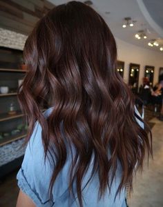 Redish Brown Hair, Brown Auburn Hair, Rich Brown Hair, Dark Fall Hair Colors, Cherry Hair Colors, Brown Hair Color Shades, Natural Brown Hair, Dark Fall Hair, Rambut Brunette