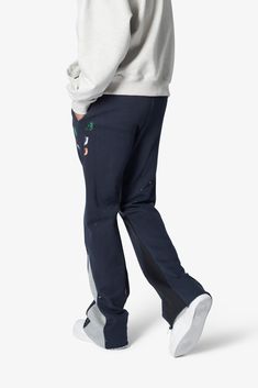 the Contrast Bootcut Sweatpants are designed with a relaxed fit throughout, featuring an elasticized self waist and leg opening, multi-colored paint splatter throughout, and finished with denim and contrasting panels at the inseam and outseam to provide a flare at the leg opening. details relaxed fit flared leg opening 55% cotton 45% polyester model is 6’1, 140 lbs and wears a size medium Bootcut Sweatpants, 140 Lbs, Denim Cargo Pants, Fuzzy Cardigan, Denim Patches, Denim Flares, Paint Splatter, Grey Hoodie, Chinos Pants