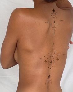 the back of a woman's body with lines drawn on it and arrows pointing upwards