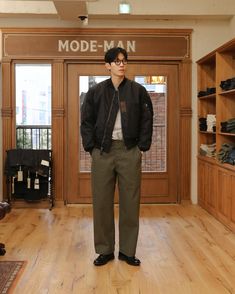 버즈릭슨(Buzz Rickosn‘s) BR42390 Olive Trouser, Field, Cotton, O.D M-1943 Hbt Buzz Rickson Mfg.Co Trousers M-51, M-65 와 더불어 밀리터리 팬츠 중 꾸준한 사랑을 받고 있는 M-43 팬츠 편안한 실루엣과 텍스처 심플한 디테일 버즈릭슨의 현대적인 실루엣을 추가하여 기존의 아쉬웠던 부분인 기장과 레귤러 스트레이트 핏으로 변형하여 높은 활용성의 버즈릭슨 BR42390 Olive Trouser, Field, Cotton, O.D M-1943 Hbt Buzz Rickson Mfg.Co Trousers Jacket Buzz Rickson’s BR15414 Black Ma-1 1St Albert Turner&Co.,Inc Model (XL) Top AGSPALDING&BROS Football Sweatshirt L.Grey (L) Pants Buzz Rickson‘s BR42390 Olive Tro... Olive Jacket Outfit Men, Olive Trousers Outfit, Olive Jacket Outfit, Buzz Rickson, Ma 1 Jacket, Olive Jacket, Trouser Outfit, Military Officer, Football Sweatshirt