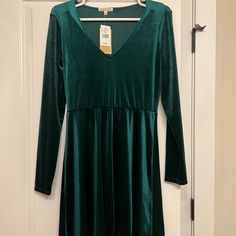 Velvet Green Dress. Perfect For Fall/Winter&Christmas. Nwt. Size Medium Green A-line Winter Dress, Long Sleeve Mini Dress For Fall Holiday Party, Casual A-line Winter Dresses, Green Long Sleeve Christmas Dress, Green V-neck Long Sleeve Dress For Fall, Fitted Long Sleeve Christmas Holiday Dress, Green Knee-length Midi Dress For Holiday, Fitted Long Sleeve Christmas Dress, Green Fitted Mini Dress For Christmas