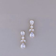 New In Box Bridal Earring Set! Gold With Swarovski Cz Description From Shop: Our Gorgeous Aura Earrings With Amazing Swarovski Crystals Arrangement. The Design Is Made Up Of Tear Drop And Leaf Shape Crystals To Make Every Look Stand Out. They Are Perfect For A Simple But Glamorous Look. The Earrings Can Be Styled With Most Of Our Wedding Headpieces And Bridal Tiaras And Crowns. * Handcrafted Unique Design * Highest Quality & Finest Materials * Brilliant Swarovski Crystals * Cubic Zirconia * Rhodium / Platinum Plated Gives A Luxurious Shine And Luster. It Has A Brilliant Silver Tone And Guards Against Scratches And Tarnish. * Earrings Drop Length Is Approx. 1.0 In (2.54 Cm)