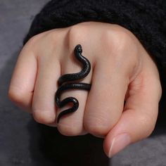 This Fun Silver Color Snake Wrap Ring Is A Wonderful Addition To Your Wardrobe And Your Style! This Fun And Unique Piece Wraps Around The Finger For A Unique Look! Great For A Man Or A Woman! Grwmhr006000wrn Black And White Rings, Preppy Punk, Serpent Snake, Halloween Ring, Serpent Ring, Aesthetic Rings, Grunge Jewelry, Snake Jewelry, Gold Rings Fashion