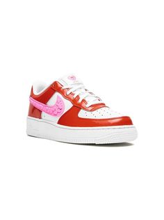 white/red/pink calf leather patent finish signature Swoosh logo detail round toe front lace-up fastening logo patch at the tongue branded insole rubber sole These styles are supplied by a premium sneaker marketplace. Stocking only the most sought-after footwear, they source and curate some of the most hard to find sneakers from around the world. Pink Sneakers With Logo-print Tongue For Streetwear, Low-top Custom Sneakers With Logo-print Tongue, Pink Sneakers With Logo-print Tongue, Pink High-top Sneakers With Logo Print, Pink Sneakers With Logo Print For Streetwear, Pink Low-top Sneakers With Logo-print Tongue, Pink High-top Sneakers With Logo, Pink Low-top Sneakers With Logo Print, Pink Low-top Sneakers With Logo