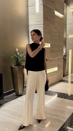 Old Money Aesthetic Outfit Office, Look Working Girl, Elegance Dress, Summer Office Outfits, Luxury Photography, Corporate Attire