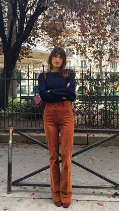 Jeanne Damas Style, Parisienne Style, Trendy Pants, Jeanne Damas, French Girl Style, Brown Pants, Parisian Chic, Mode Inspo, 가을 패션