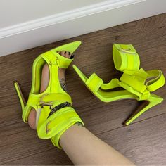 Women's New Missguided Meon Green/Yellow Strappy Open Toe Heels, Sz: 7.5 New, Without Box Brand: Lola Us Size: 7.5 Heels: 5 Inches Total Height: 9.5 Inches Condition:Great, New Used Never Worn Shoes. See Photos For Details. Small Marks On Inside Of Shoe At Heel Area (See Photos). Priced Accordingly Bold Yellow Open Toe Heels, Yellow Heels With Ankle Strap And Heel Strap, Yellow Heels With Ankle Strap, Summer Yellow Ankle-high Heels, Yellow High Heel Sandals With Heel Loop, Yellow Heels With Ankle Strap And Heel Loop, Yellow Ankle Strap Heels With Heel Loop, Trendy Yellow Heels With Heel Strap, Yellow Synthetic Heels With Heel Loop