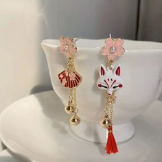 Game Impact Yae Miko Japanese Style Kimono Fan-shaped Asymmetrical Earrings Drop Dangle Ear Stud Cosplay Hairstyles, Fox Fashion, Dr Accessories, Queen Cosplay, Earring Christmas, Fantasy Queen, Diy Crafts Gift, Fox Earrings, Animal Bracelet