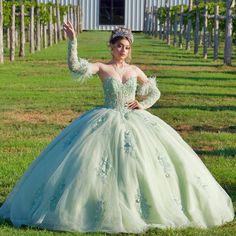 Sage Green Quince Dress Size 10. It Was Modified And Straps Where Added To The Dress. Sage Green Quince Dress, Light Green Ball Gown, Sage Green Quince, Green Quince Dress, Birthday Sweet 16, Green Ball Gown, Green Quince, Quinceanera Photography, Rachel Allan Dresses