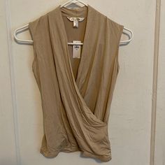 Banana Republic Sleeveless Threadsoft Wrap Top Size Xxs Color: Sand/Tan Beige Stretch Vest Top, Beige Stretch Sleeveless Blouse, Versatile Sleeveless Vest Top, Stretch Beige Sleeveless Blouse, Beige Fitted V-neck Tank Top, Summer Layering Wrap Tops, Fitted Sleeveless Beige Top, Fitted Beige Sleeveless Top, Summer Wrap Tops For Layering