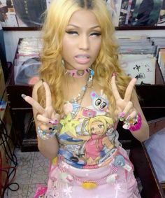 Peace Sign Pose, Makeup 2000s, Speeding Car, Gyaru Y2k, Y2k Cybercore, Nicki Minaj Barbie, Nicki Minaj Photos, Tout Rose, Kei Visual