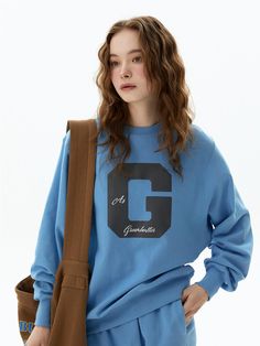 This is a modern and comfortable sweatshirt by GREENBUTTER that is made out of high quality and sturdy fabric. With unique design detail and trendy mood, you can style it for your casual and young daily outfit.- Tentar and tumble washed fabric- Relaxed silhouette - Graphic print on the front chest- Logo print on the back neckline Daily Outfits, Logo Print, Graphic Prints, Design Details, Unique Design, Light Blue, Unique Designs, Top Outfits, ? Logo