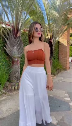 Pool Party Outfits, Outfit Mujer, Model Poses Photography, Muslimah Fashion Outfits, Causual Outfits, Cute Comfy Outfits, Fashion Mistakes