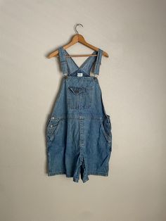 Super fun, these shortalls are perfect. *waist: 40"- please ensure your waist is about 38.5" or less- you need room to breathe *hips: 50" *inseam: 7" *100% cotton, by Cherokee, circa 90s *tagged an xlarge, but this may better fit a large *has a '90s oversized cut In excellent condition. Cleaned and ready to wear. *all sales final, convo with any questions* Cotton Shortalls With Pockets In Medium Wash, Light Wash Bib Front Overalls For Summer, Summer Utility Shortalls With Bib Front, Utility Bib Front Shortalls For Summer, Summer Utility Bib Front Shortalls, Medium Wash Shortalls With Bib Front And Pockets, Cotton Medium Wash Shortalls, Cotton Medium Wash Shortalls Overalls, Medium Wash Cotton Overall Shortalls