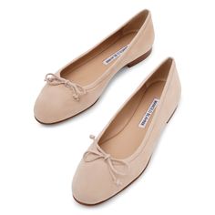 Beige suede ballet flats from Manolo Blahnik. The Veralli ballet flats are made of suede featuring a tonal grosgrain edging along with a tonal bow detail, complete with a flat stacked heel measuring 10mm.Leather soleTrue to sizeMade in Italy Manolo Blahnik Flats, Pumps Outfit, Suede Ballet Flats, Pointed Flats, Ballet Pumps, Bow Detail, Stacked Heel, Manolo Blahnik, Flat Shoes Women