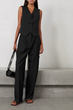 A hybrid of tailored and cargo styles, Frankie Shop's woven 'Maesa' pants feel at once polished and relaxed. They have sharply pressed pleats running from the high-rise waist through the wide legs. The versatile black shade will complement muted neutrals and bold pops of color alike. Black Loose Work Pants, Formal Pleated Pants Women, Black Vest Outfit, Ținute Business Casual, Cargo Pants Outfit, Gilet Costume, The Frankie Shop, Frankie Shop, Fall Capsule Wardrobe