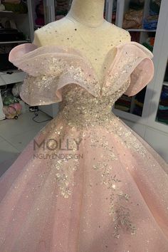 Light Pink Sparkly Dress, Baby Pink Quinceanera Dresses, Pink Sparkly Dress, Debut Gowns, Beads Dress, Debut Dresses, Quinceanera Pink, Quinceanera Themes Dresses, Sparkly Fabric