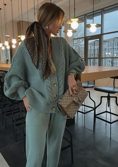 Woolen Tops, Celana Fashion, Mid Waist Pants, Skandinavian Fashion, Knitted Suit, Traje Casual, Neue Outfits, Jumpsuit Outfit, Looks Chic