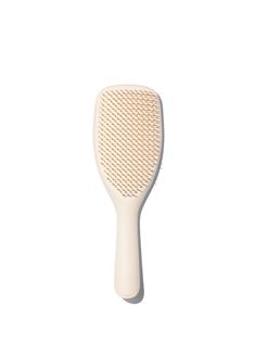 A super-sized version of the ultimate detangling brush, specially designed for long, thick, or curly hair. This innovative brush features a patented two-tier system where the longer bristles easily remove knots and reduce breakage and the shorter teeth leave hair smooth and shiny. The flexible design prevents pulling and damage, making this brush ideal for use on fine or fragile hair. Reduces breakage and improves shine Easily removes knots Waterproof and recommended for use in the shower Tangle Teezer Pink Brush, Tangle Teezer, Hair Smooth, Violet Grey, Detangling Brush, Birthday List, Foto Ideas Instagram, Anti Frizz Products