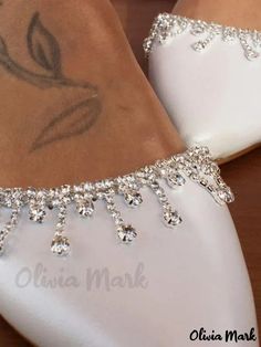 Olivia Mark - Elegantes zapatos de novia color marfil con puntera en punta, brillantes pedrería y delicada correa en el tobillo - Perfectos para ocasiones de boda Flat Wedding Shoes With Rhinestones, Elegant Flat Wedding Shoes With Rhinestones, Closed Toe Wedding Shoes With Rhinestones, Flat Heel Wedding Shoes With Rhinestones For Prom, Wedding Shoes With Rhinestones, Rhinestone Wedding Shoes For Bridal Shower, Crystal Embellished Wedding Shoes, Rhinestone Wedding Shoes With Round Toe, Rhinestone Embellished Round Toe Wedding Shoes