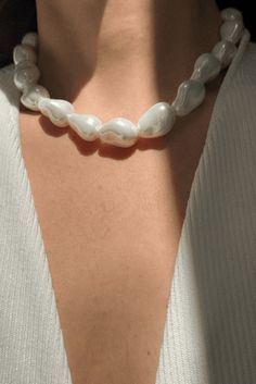 A head-turning, chunky, mother of pearl necklace that adds instant glow to your complexion. Maximalism at its finest. Total length: 14.95 in.Materials: Mother of Pearl, Stainless SteelThe pearls are natural, therefore each pearl has its own unique shape. Tech Background, Baroque Pearl Necklace, Mother Of Pearl Necklace, Maximalism, Handbags For Men, Gift Stickers, Baroque Pearls, Clutch Handbag, Sale Design