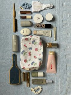 Terry Beauty Bag Summer Berries - Summer Berries | Djerf Avenue What To Keep In Your Bag, What To Put In My Bag, What’s In My Makeup Bag, Whats In My Travel Bag, Office Bag Essentials, Bag Essentials Aesthetic, Toiletry Bag Essentials, Traveling Essentials, Skincare Bag