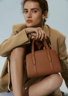 Hadid 21 Top Handle Bag Pw Logo, Elegant Feminine, Togo Leather, Zaha Hadid, Modern Women, Handle Bag, Pebbled Leather, Modern Woman, Top Handle