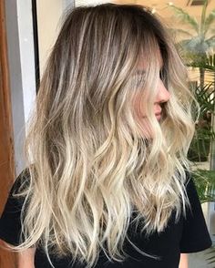 Raiz Escura Simple Summer Hairstyles, Hairstyles To Do Yourself, Medium Blonde Hair, Brown Ombre Hair, Soft Blonde, Ombre Hair Blonde