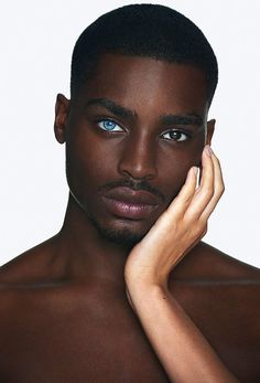 Photographie Portrait Inspiration, Pretty Eyes, Interesting Faces, Male Face, Male Beauty, Beautiful Eyes, Cute Black