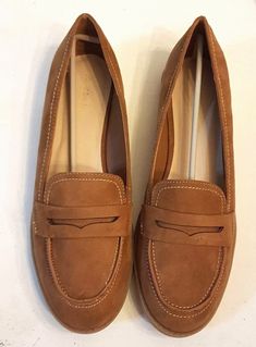 Leather Flat Shoes, Flats Shoes, Toe Designs, Penny Loafers, Leather Flats, Comfortable Shoes, Cognac, Penny, Leather Upper