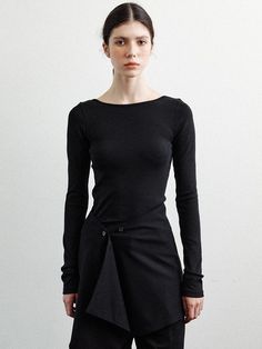 This is a feminine and modern top by LE that is made out of high quality and sturdy material. With distinctive mood of the design and comfortable wear, you can style it for your stylish refined daily outfit.- Boat neckline on the front- Deep scoop neckline on the back- Minimal design detail and design point on the neckline Chic Crew Neck Long Sleeve Top For Work, Elegant Fitted Long Sleeve Top With Crew Neck, Elegant Fitted Crew Neck Long Sleeve Top, Elegant Fitted Long Sleeve Crew Neck Top, Versatile Black Fitted Long Sleeve Top, Fitted Black Long Sleeve Top, Fitted Black Long Sleeve Top For Evening, Elegant Black Stretch Long Sleeve Top, Modern Long Sleeve Top For Evening