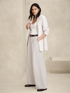 Linen-Blend Wide-Leg Pleated Trouser | Banana Republic Factory White Linen Pants Outfit, Linen Pants Style, Minimalist Fashion Chic, Linen Pants Outfit, Outfit Minimalist, Monochromatic Outfit, White Linen Pants, Wide Leg Linen Pants, Minimalist Wardrobe