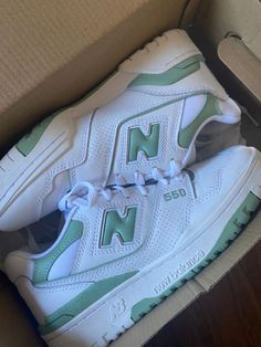 Skor Sneakers Nike, Mode Converse, New Balance 550 White, Brown Instagram, Skor Sneakers, Nike Shoes Girls, Cute Nike Shoes