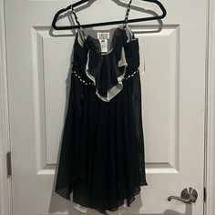 Nwot - Never Worn, No Flaws Size - 12 In Juniors Black And White Zipper On Side Black And White Evening Mini Dress For Summer, Black Sleeveless Chiffon Mini Dress, Black Chiffon Mini Dress For Beach, Black And White Summer Evening Dress, Spring Black Chiffon Mini Dress, Black And White Mini Dress For Summer Night Out, Black And White Summer Party Dress, Black Chiffon Mini Dress For Night Out, Angel Black And White