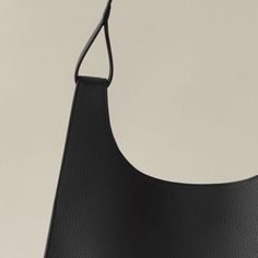 Oversized Double Loop Bag – Cuyana Leather Industry, Everyday Activities, Leather Working, Hobo Bag, Italian Leather, Pebbled Leather, Shoulder Strap, Product Launch, Monogram