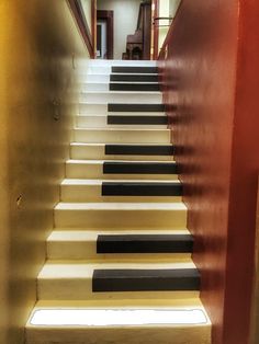 Stair Case Art, Piano Staircase, Piano Stairs, Stair Art, The Hound, Dream House Interior, Staircase Design, Thrift Shopping